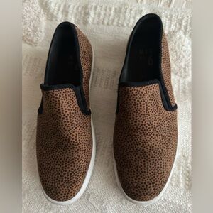 Animal print slip on